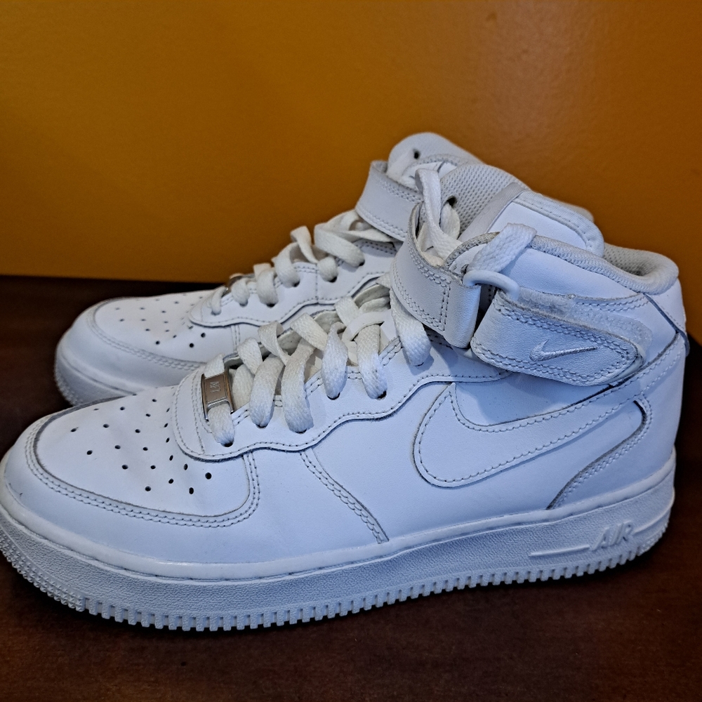 Air Force 1 Mid white GS Size 7 Youth